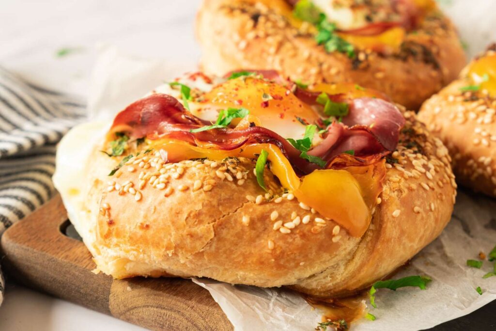 Bagel with egg