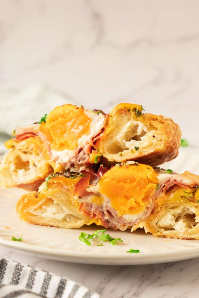 Bagel with Egg, Prosciutto, and Garlic Butter