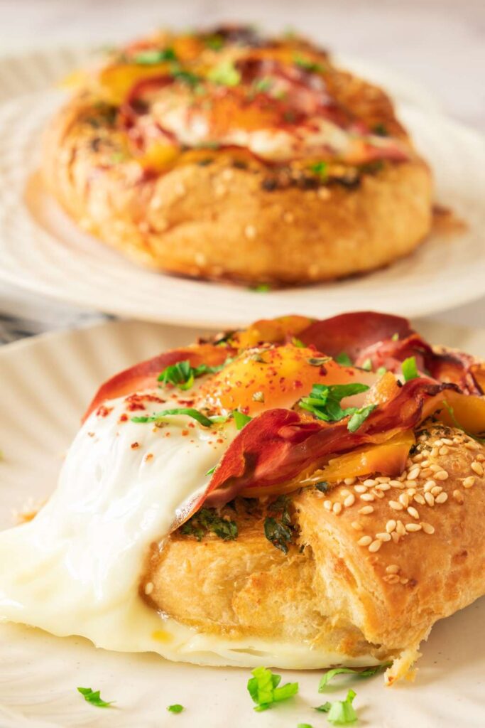 Bagel with egg