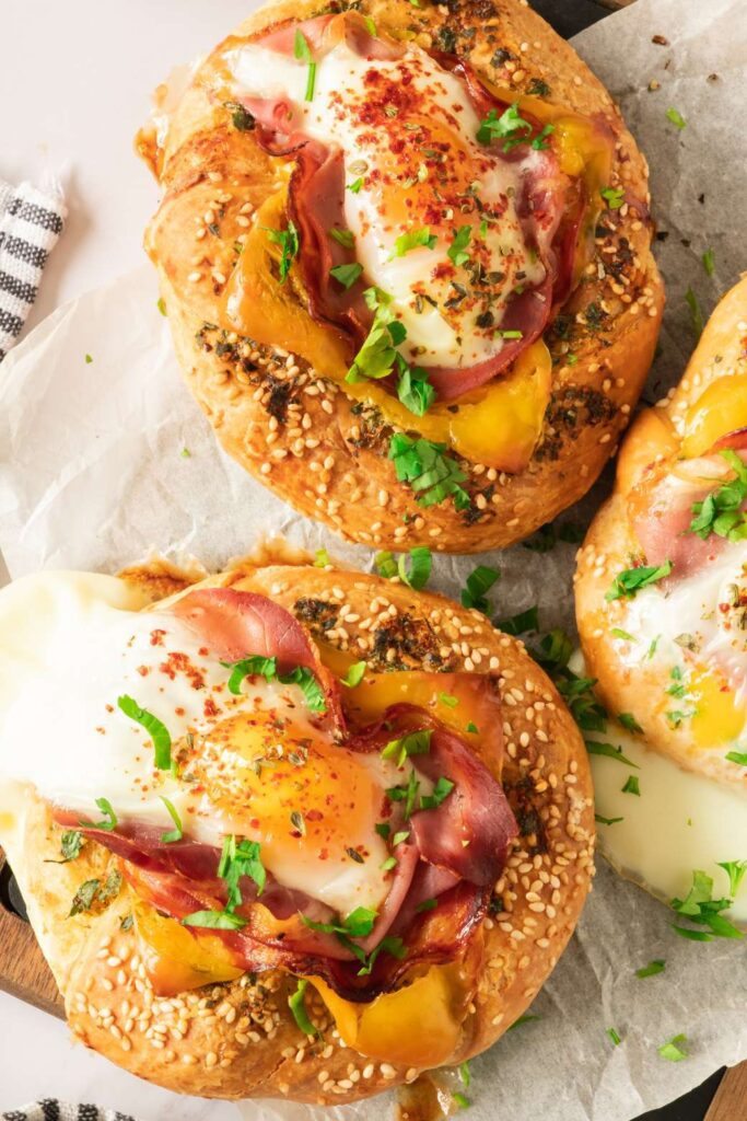 Bagel with egg 