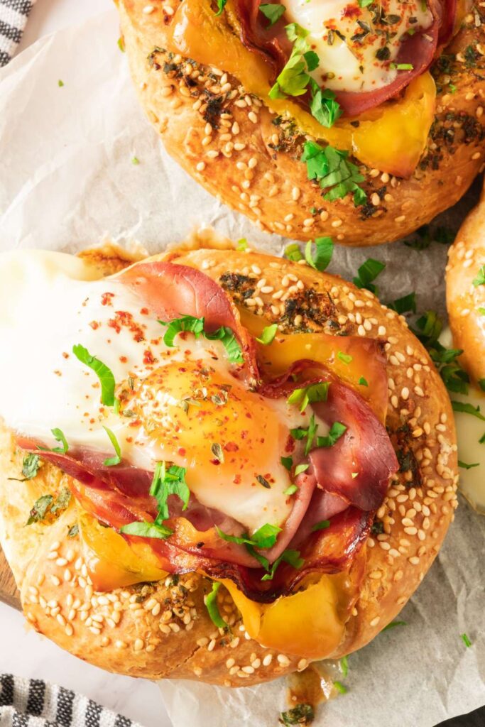 Bagel with Egg, Prosciutto, and Garlic Butter