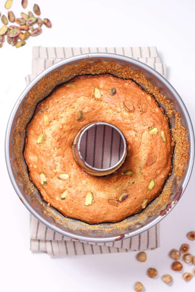 Pistachio bundt cake
