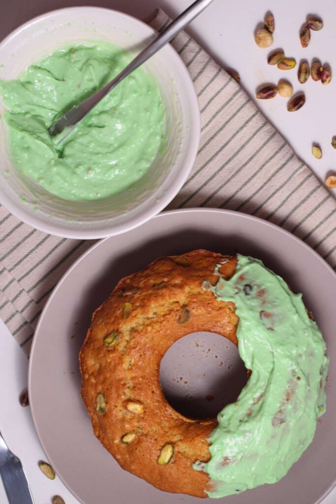 Pistachio bundt cake