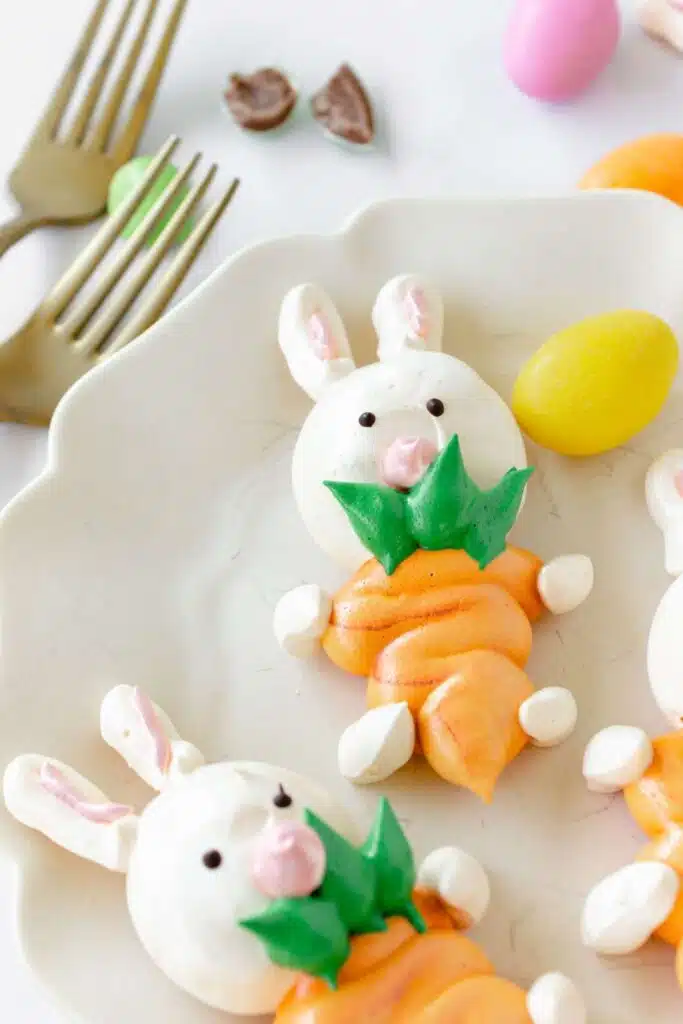 Easter bunny meringue cookies 