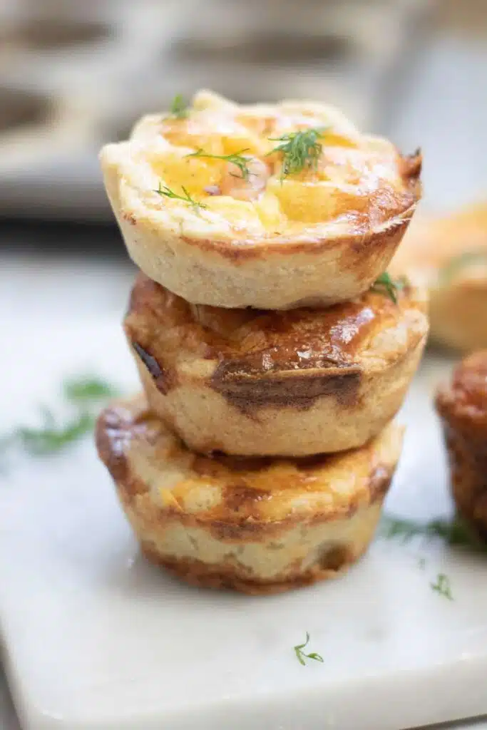 Mini salmon quiches (