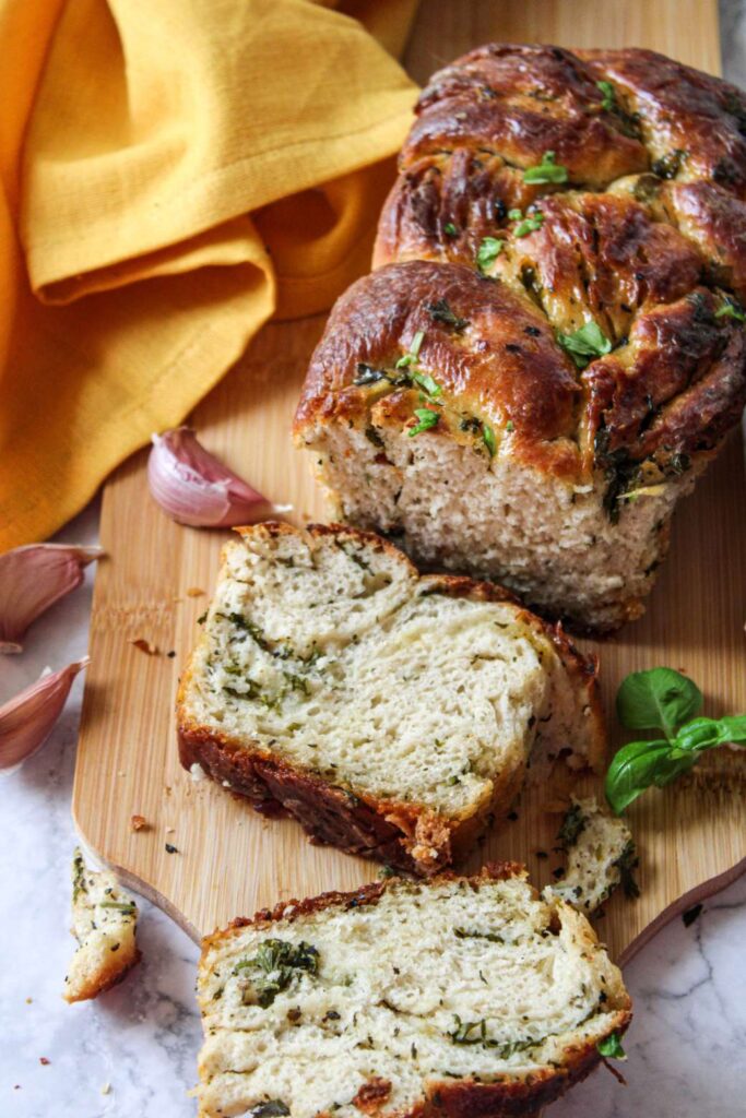 Swirl garlic bread