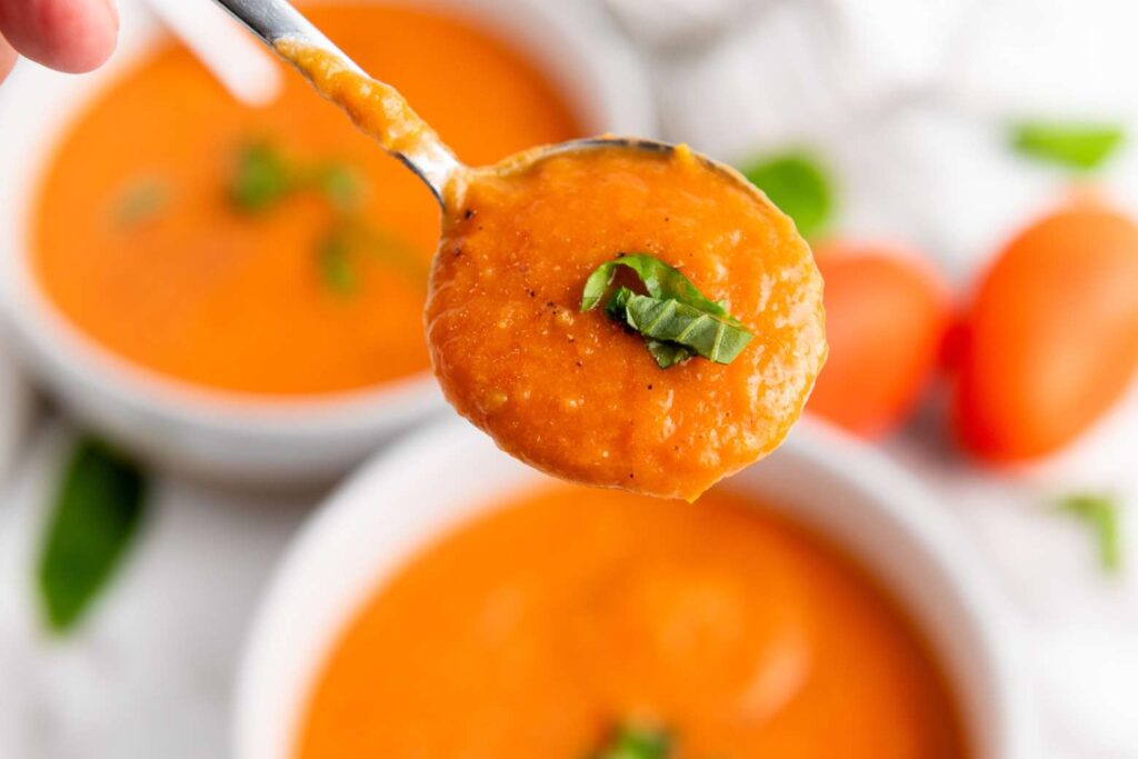 Vegan roasted tomato soup