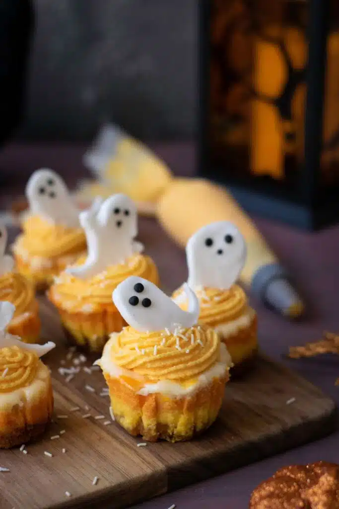 Halloween candy corn mini cheesecake 